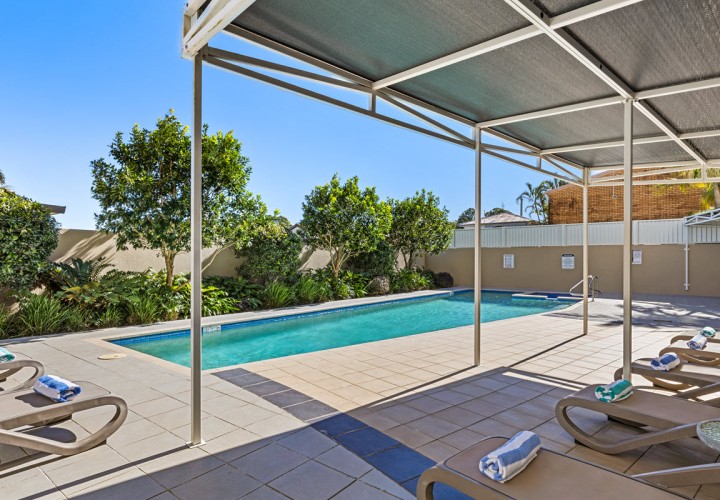 OVR Swimming Pool Lounge 1200px
